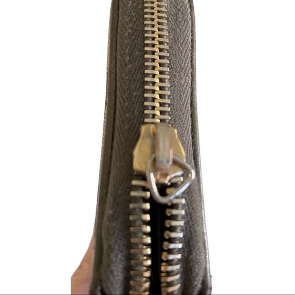 **SOLD**Gucci GG Brown Long Zippy Wallet - Picture 7 of 7